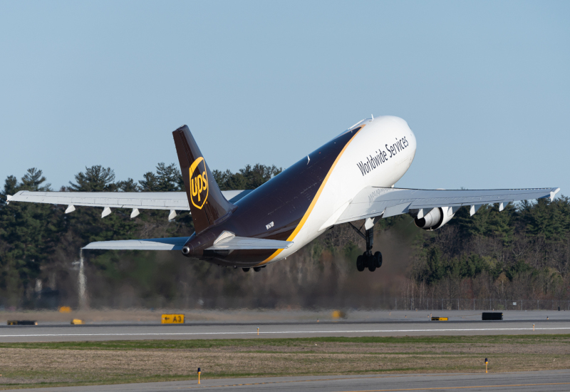 Photo of N161UP - United Parcel Service Airbus A300F-600 at MHT on AeroXplorer Aviation Database
