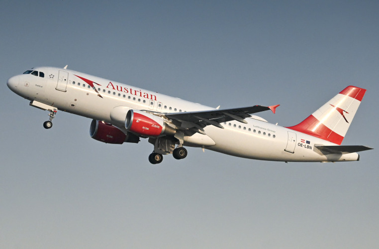 Photo of OE-LBN - Austrian Airlines Airbus A320 at ARN on AeroXplorer Aviation Database