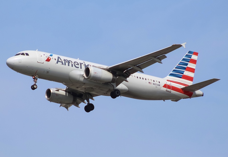 Photo of N651AW - American Airlines Airbus A320 at ORD on AeroXplorer Aviation Database