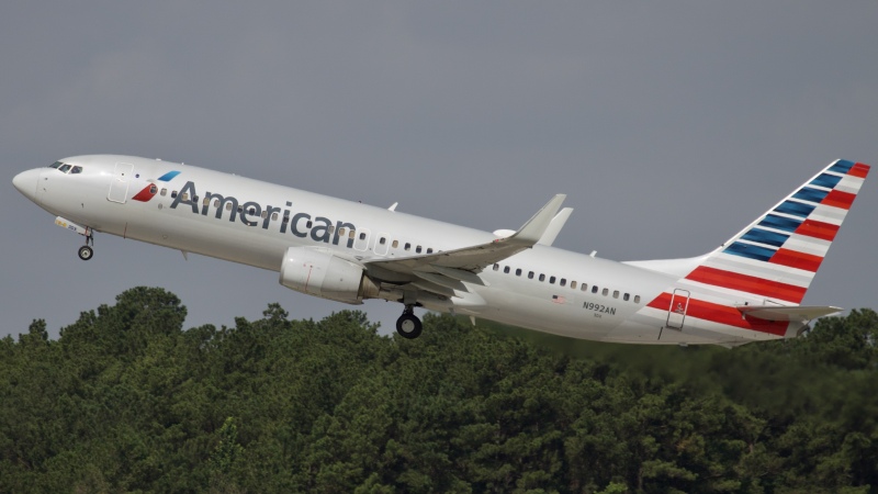 Photo of N992AN - American Airlines Boeing 737-800 at IAH on AeroXplorer Aviation Database