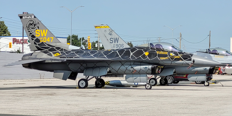 Photo of 94-0047 - USAF - United States Air Force General Dynamics F-16 Fighting Falcon at YYZ on AeroXplorer Aviation Database