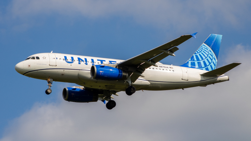 Photo of N875UA - United Airlines Airbus A319 at IAD on AeroXplorer Aviation Database