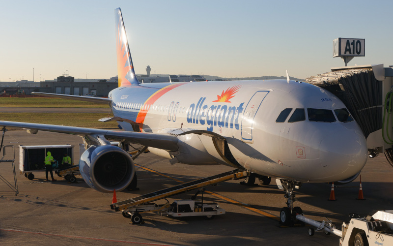 Photo of N288NV - Allegiant Air Airbus A320 at SDF on AeroXplorer Aviation Database