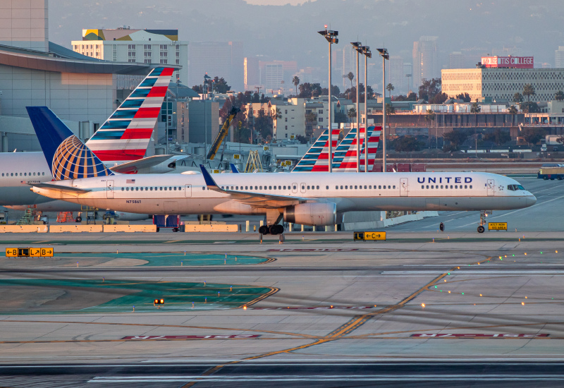 Photo of N75861 - United Airlines Boeing 757-300 at LAX on AeroXplorer Aviation Database