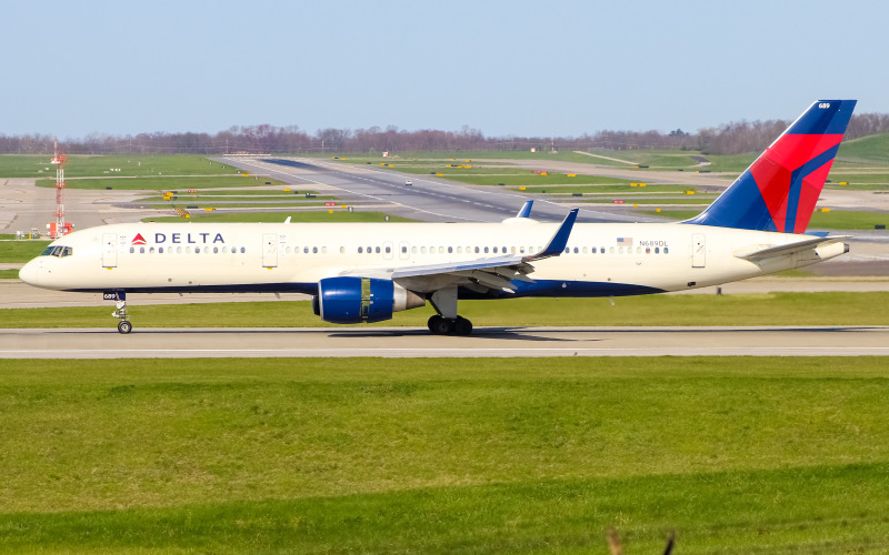 Photo of N689DL - Delta Airlines Boeing 757-200 at CVG on AeroXplorer Aviation Database