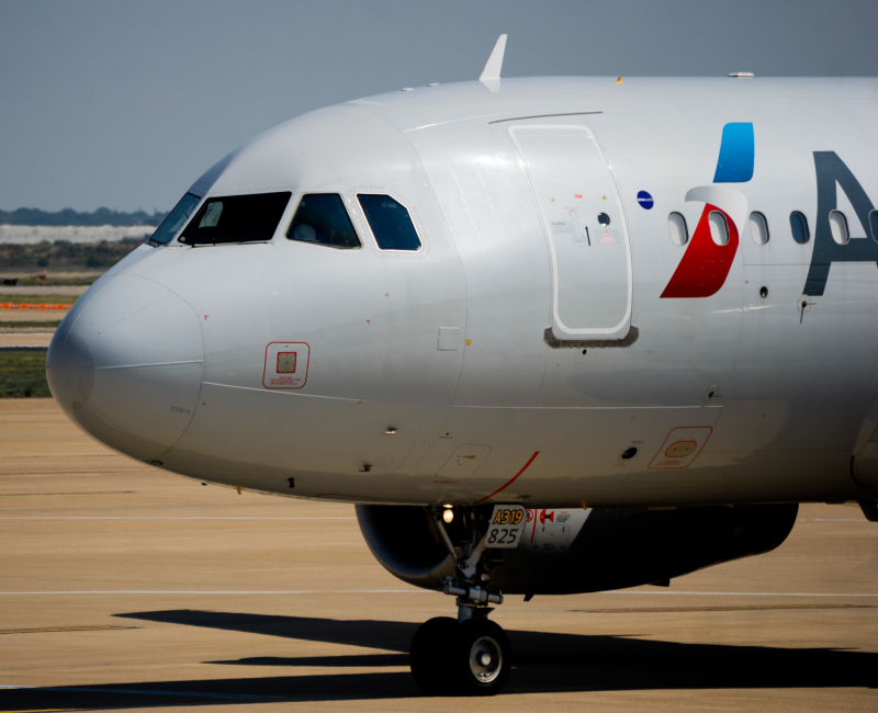 Photo of N825AW - American Airlines Airbus A319 at DFW on AeroXplorer Aviation Database