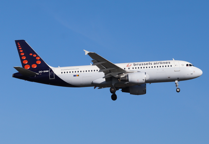 Photo of OO-SNM - Brussels Airlines Airbus A320 at LHR on AeroXplorer Aviation Database