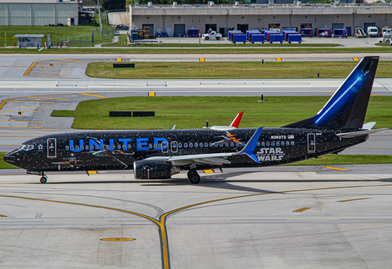 Photo of N36272 - United Airlines Boeing 737-800 at FLL on AeroXplorer Aviation Database