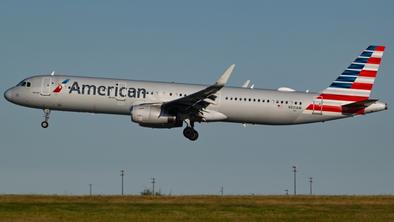 Photo of N931AM - American Airlines Airbus A321-200 at DFW on AeroXplorer Aviation Database