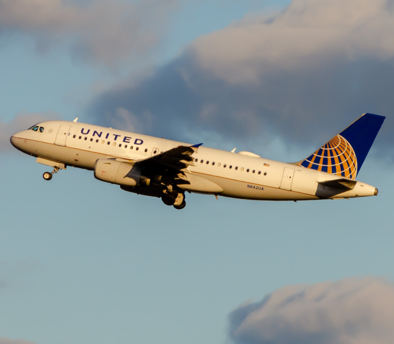 Photo of N842UA - United Airlines Airbus A319 at EWR on AeroXplorer Aviation Database