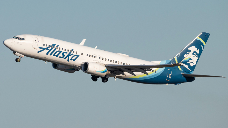 Photo of N592AS - Alaska Airlines Boeing 737-800 at DCA on AeroXplorer Aviation Database