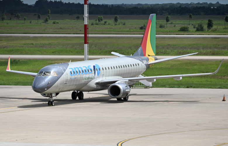 Photo of VP-CDU -  Amaszonas Embraer E190 at VVI on AeroXplorer Aviation Database