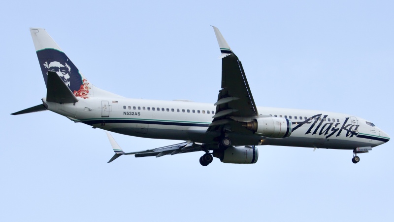 Photo of N532AS - Alaska Airlines Boeing 737-800 at IAH on AeroXplorer Aviation Database