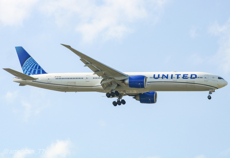 Photo of N2749U - United Airlines Boeing 777-300ER at IAH on AeroXplorer Aviation Database