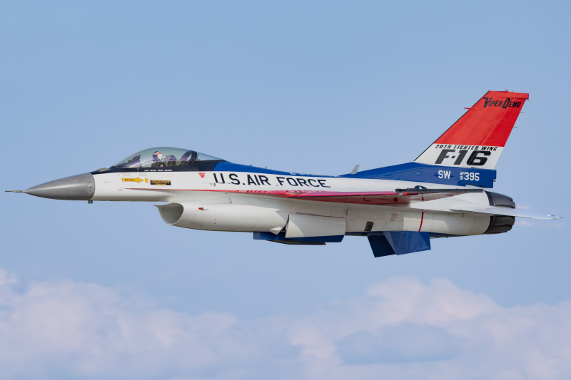 Photo of 91395 - USAF - United States Air Force General Dynamics F-16 Fighting Falcon at OSH on AeroXplorer Aviation Database