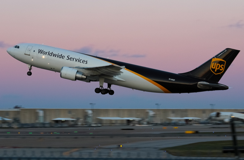 Photo of N140UP - United Parcel Service Airbus A300F-600 at SDF on AeroXplorer Aviation Database