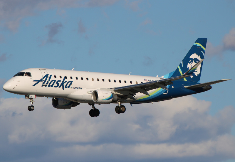 Photo of N625QX - Alaska Airlines Embraer E175 at SAN on AeroXplorer Aviation Database