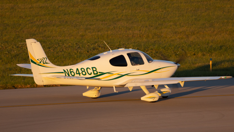 Photo of N648CB - PRIVATE Cirrus SR-22 at CMH on AeroXplorer Aviation Database