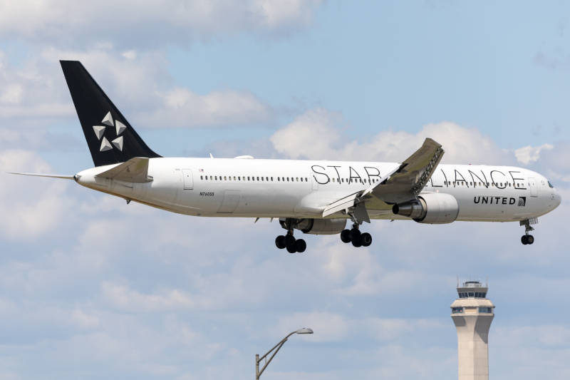 Photo of N76055 - United Airlines Boeing 767-400ER at EWR on AeroXplorer Aviation Database