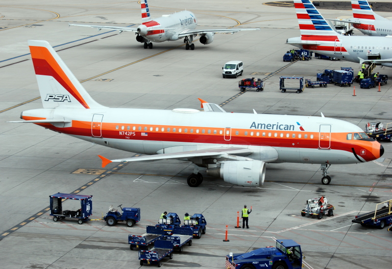 Photo of N742PS - American Airlines Airbus A319 at PHX on AeroXplorer Aviation Database