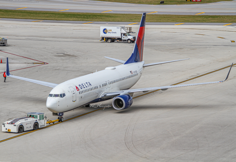 Photo of N776DE - Delta Airlines Boeing 737-800 at FLL on AeroXplorer Aviation Database