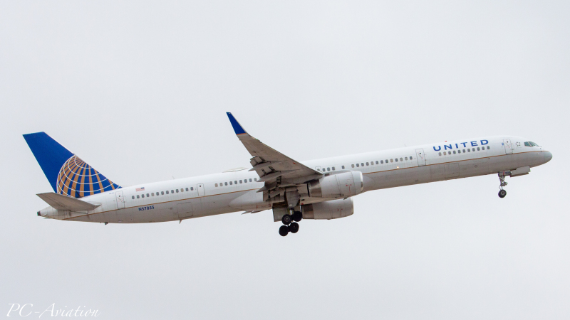 Photo of N57855 - United Airlines Boeing 757-300 at IAH on AeroXplorer Aviation Database