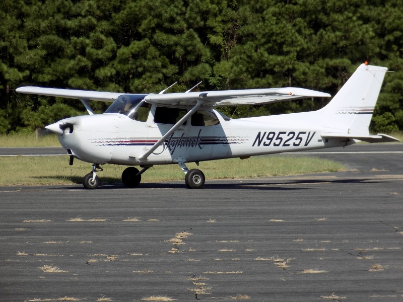 Photo of N9525V - PRIVATE Cessna 172 at FFA on AeroXplorer Aviation Database