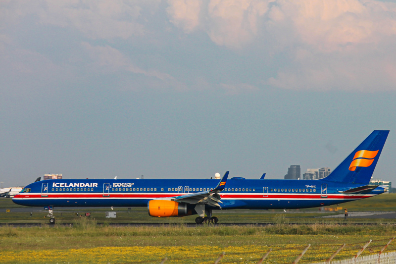 Photo of TF-ISX - Icelandair Boeing 757-300 at YYZ on AeroXplorer Aviation Database