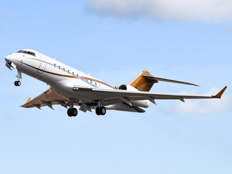 Photo of N514MD - PRIVATE Bombardier Global 5000 at CSL on AeroXplorer Aviation Database