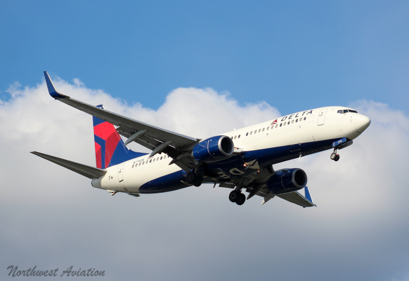 Photo of N774DE - Delta Airlines Boeing 737-800 at SEA on AeroXplorer Aviation Database