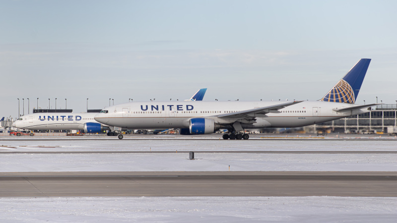 Photo of N215UA - United Boeing 777-200 at ORD on AeroXplorer Aviation Database