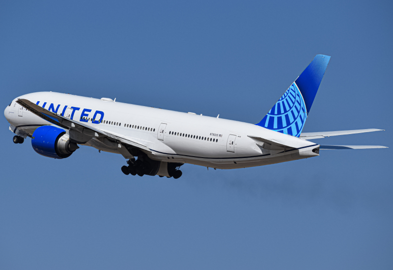 Photo of N78005 - United Airlines Boeing 777-200ER at DEN on AeroXplorer Aviation Database