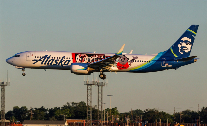 Photo of N936AK - Alaska Airlines Boeing 737 MAX 9 at ORD on AeroXplorer Aviation Database