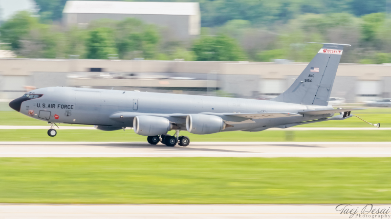 Photo of 59-1516 - USAF - United States Air Force Boeing KC-135 Stratotanker at MKE on AeroXplorer Aviation Database