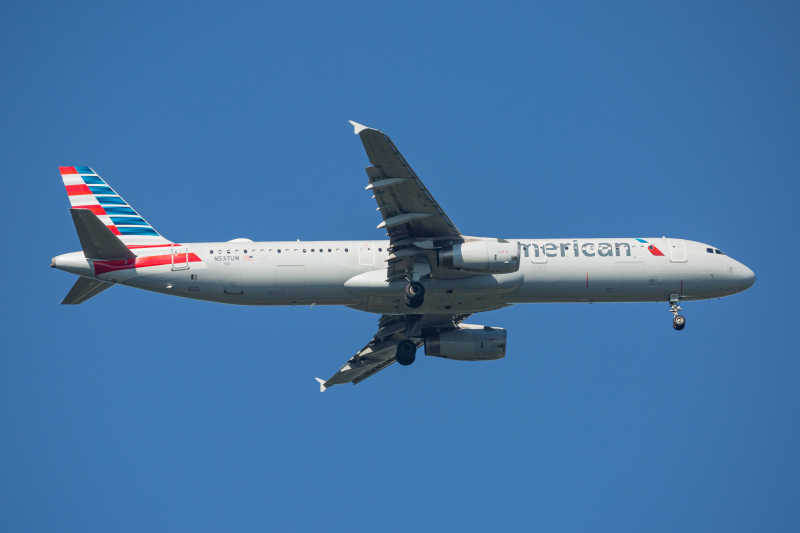 Photo of N537UW - American Airlines Airbus A321-200 at BWI on AeroXplorer Aviation Database
