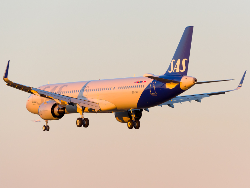 Photo of SE-DMR - Scandinavian Airlines Airbus A321LR at IAD on AeroXplorer Aviation Database