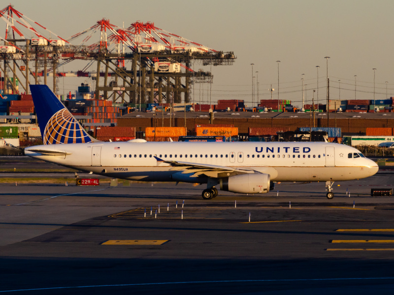 Photo of N495UA - United Airlines Airbus A320 at EWR on AeroXplorer Aviation Database