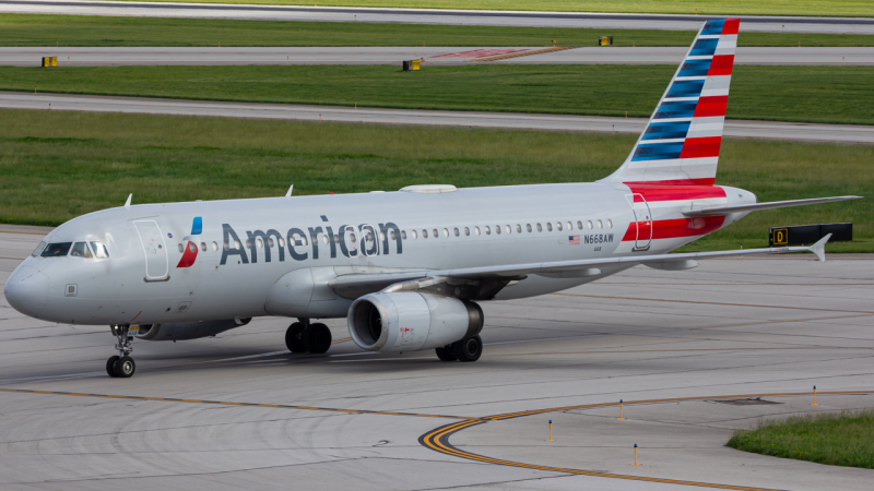 Photo of N668AW - American Airlines Airbus A320 at CMH on AeroXplorer Aviation Database
