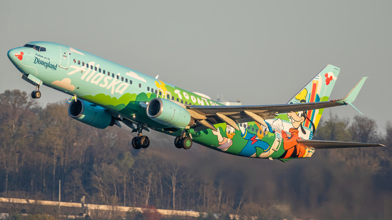 Photo of N565AS - Alaska Airlines Boeing 737-800 at DCA on AeroXplorer Aviation Database