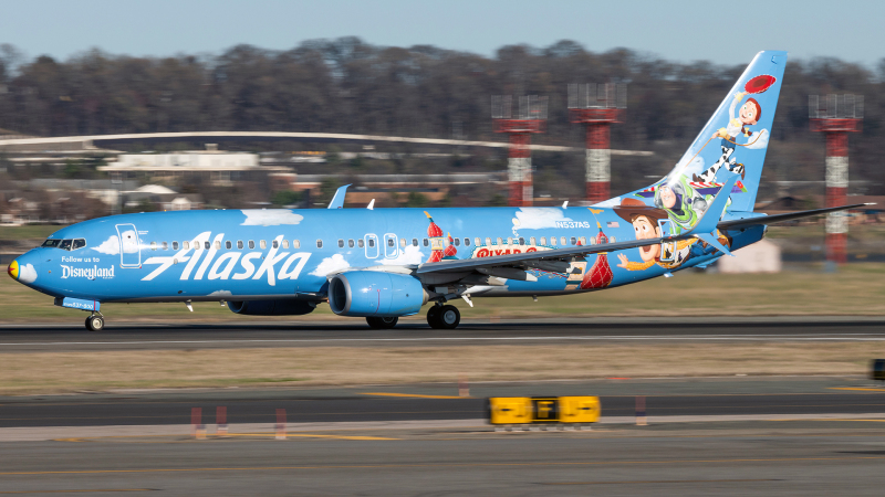 Photo of N537AS - Alaska Airlines Boeing 737-800 at DCA on AeroXplorer Aviation Database