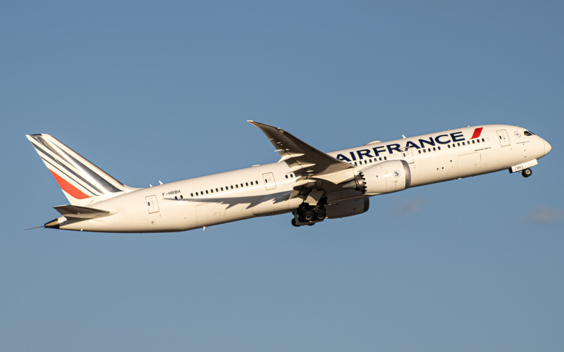 Photo of F-HRBH - Air France Boeing 787-9 at IAH on AeroXplorer Aviation Database