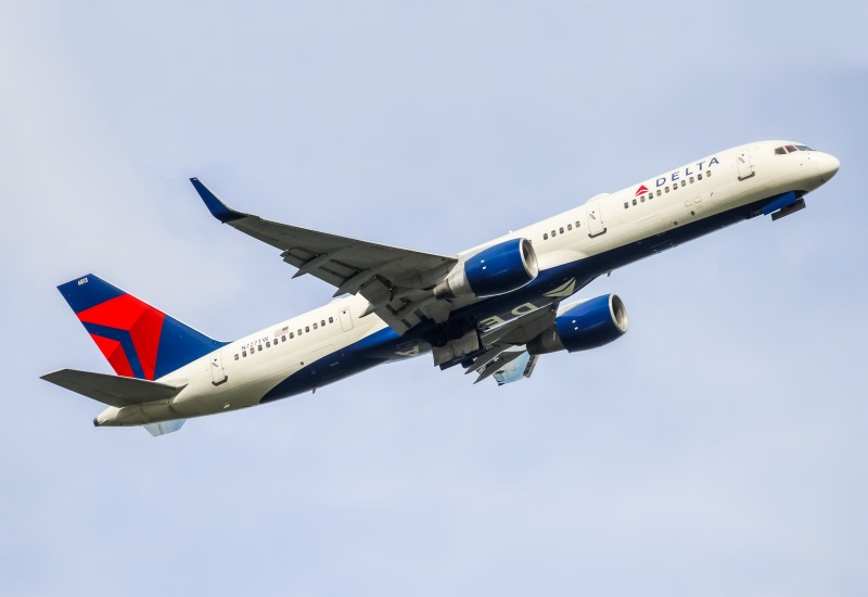 Photo of N727TW - Delta Airlines Boeing 757-200 at DCA on AeroXplorer Aviation Database
