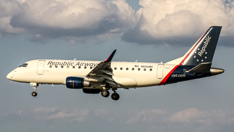 Photo of N806MD - Republic Airways Embraer E170 at DCA on AeroXplorer Aviation Database