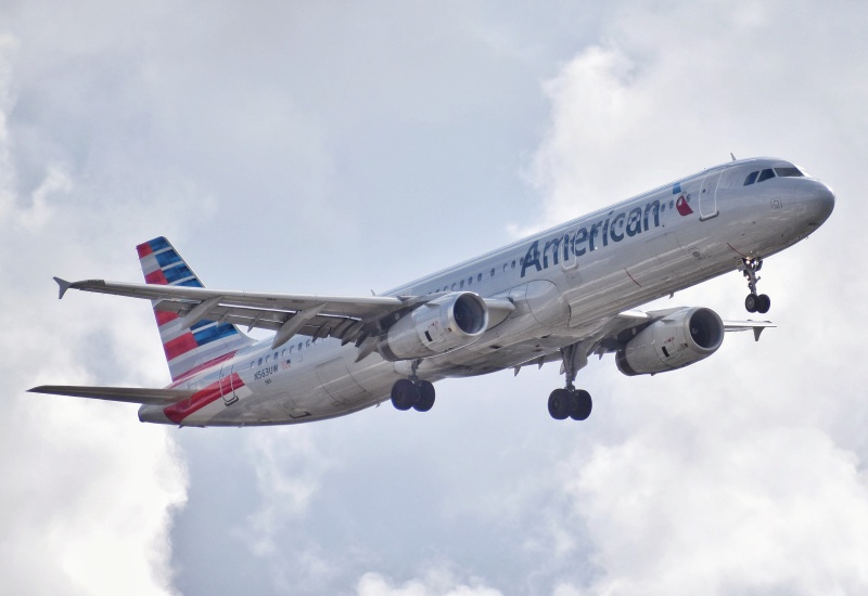 Photo of N563UW - American Airlines Airbus A321-200 at SAN on AeroXplorer Aviation Database