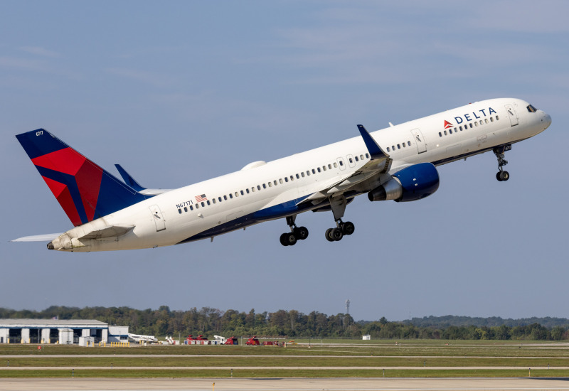 Photo of N67171 - Delta Airlines Boeing 757-200 at GRR on AeroXplorer Aviation Database