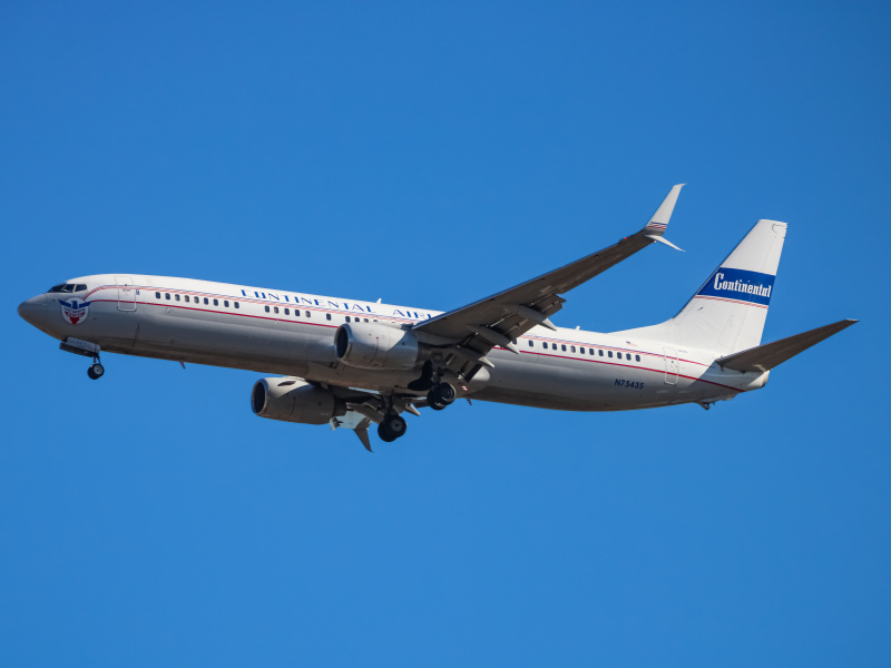 Photo of N75435 - United Airlines Boeing 737-900ER at IAD on AeroXplorer Aviation Database