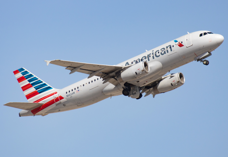 Photo of N662AW - American Airlines Airbus A320-200 at PHX on AeroXplorer Aviation Database