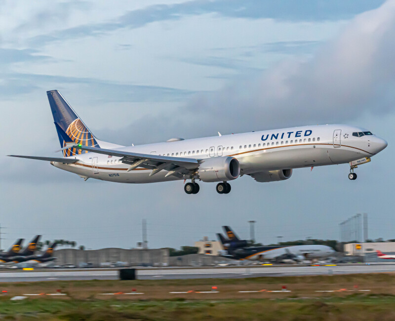 Photo of N37516 - United Airlines Boeing 737 MAX 9 at MIA on AeroXplorer Aviation Database