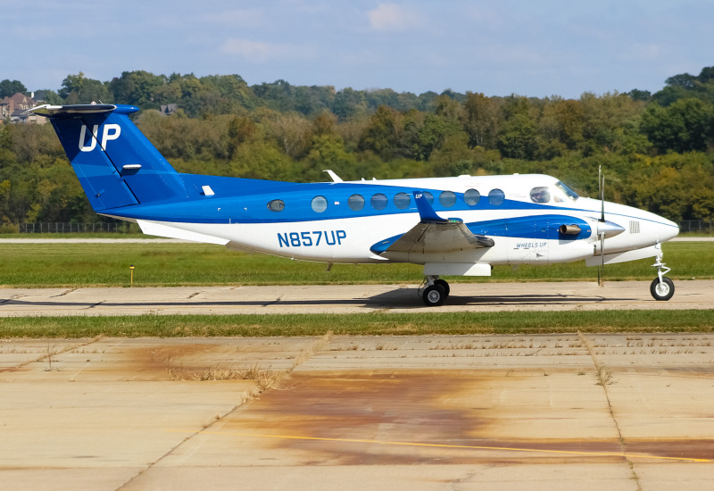 Photo of N857UP - Wheels Up Beechcraft King Air 350 at LUK on AeroXplorer Aviation Database