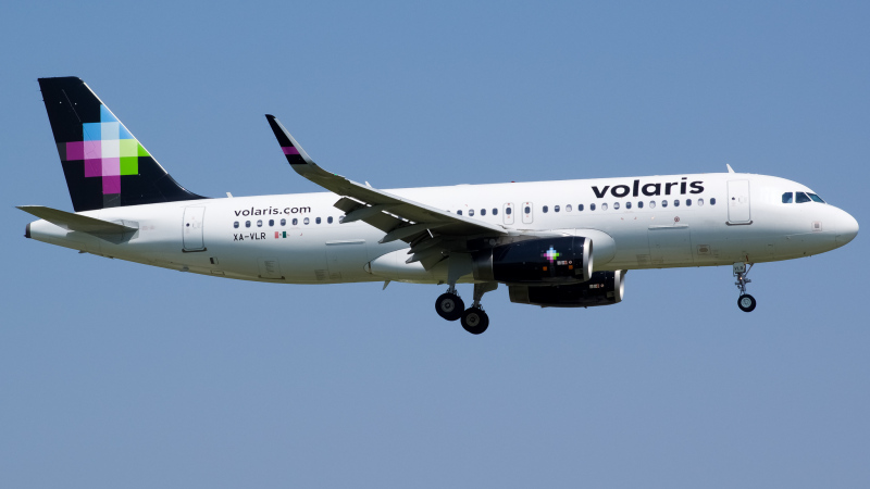 Photo of XA-VLR - Volaris Airbus A320 at ORD on AeroXplorer Aviation Database